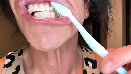 Goddess Kandys Naughty Oral Routine