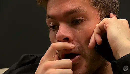 Cewek hot rambut cokelat dengan toket besar dientot di kantor