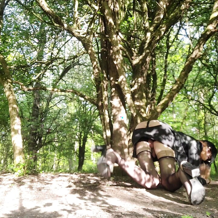 DEN STORA⭕️TURen på Napoleons parkering i Forêt de BRUNOy. Visa upp din JeaN:s minikjol, öppen kopp. VaneSsaBiTCHx PariSChienneTrvprod⁹vm