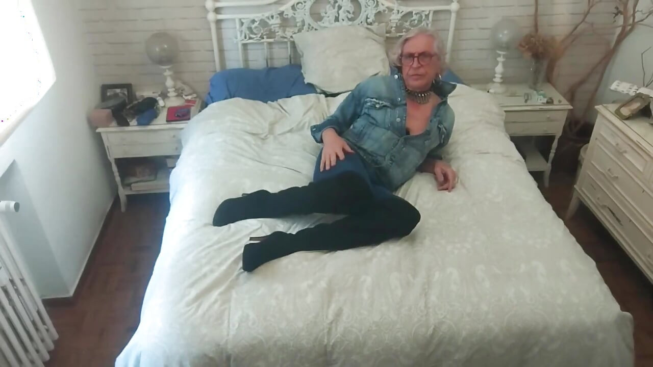 ベッドの中の娼婦