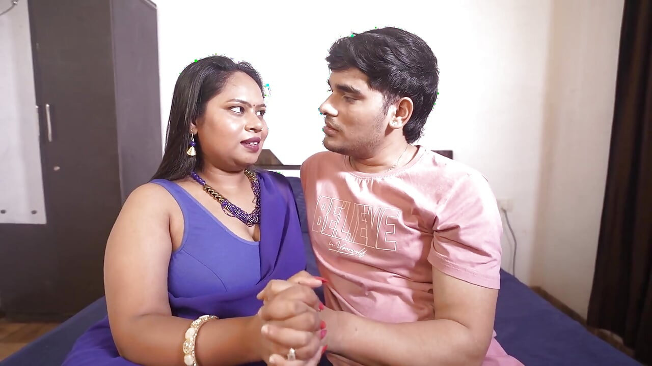 India Esposa Engañó a Su Marido Y Consiguió Su Coño Y Folló Duro Junto Con Novio