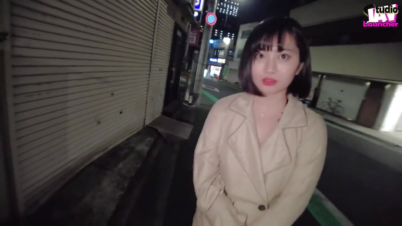 General Ripple - a Sensitive Cutie Shows Her No-hands Trick on a City Acme Walk Chapter-5