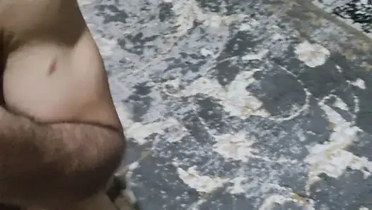 Majikan footjob menyiksa budak seksnya di rumah