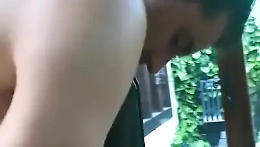BBW-mädchen mit brille bekommt ihren ersten analsex