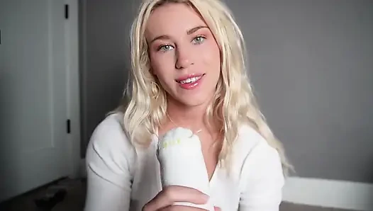 Joi si cewek kulit putih dengan kaus kaki putih