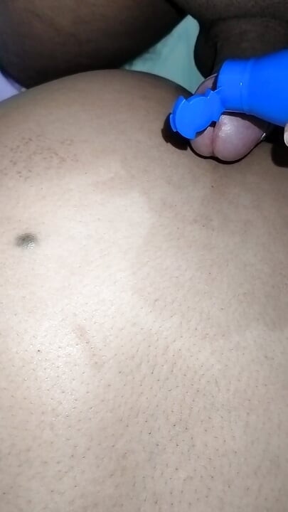 Menelepon kakak ipar yang seksi di kamar di malam hari dan menyetubuhinya dari belakang.
