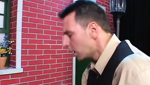 Большой огромный член для мокрой крошечной киски