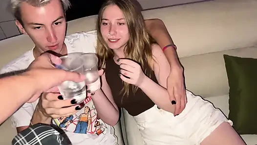 På festen försökte min pojkvän och jag vår vän