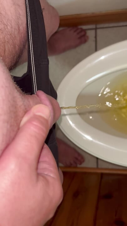 早上撒尿和射精。