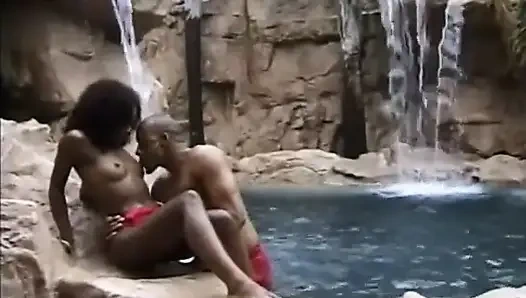 Behaarte muschi fickt im schlafzimmer