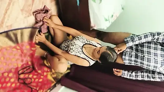 Hintli hizmetçi temizlik yaparken ev sahibi tarafından sikiliyor
