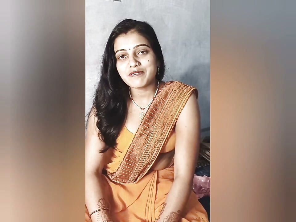 Indian Desi Girl na nag-eenjoy sa malaking dildo habang malibog siya