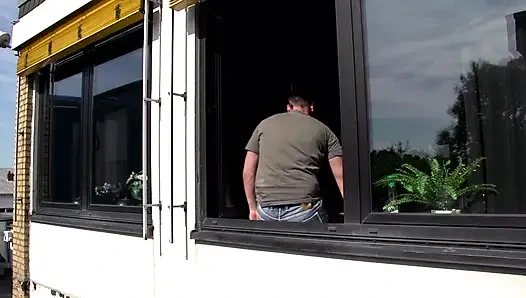 Memek tante semok ini dientot habis-habisan sampai toket besarnya dicrot spema