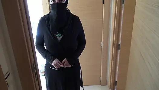 Unfaithful Turkish Maid Lets British Boss Cum Inside Her Old Pussy