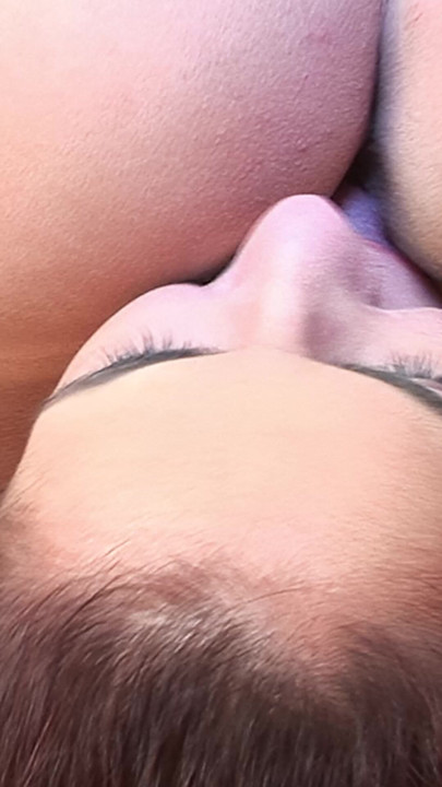 Su primera follada facial, lamer el culo y mear la cara, ¡ella nunca olvidará!