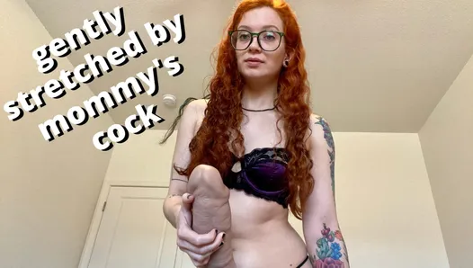 Étirement doux des trous et reproduction avec une énorme bite futa maman - vidéo complète sur veggiebabyy, Manyvids