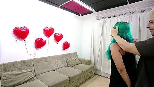 Kejutan Hari Valentine: Kekasih Saya Dengan Rambut Berwarna Memberi Saya Vaginanya Sebagai Hadiah
