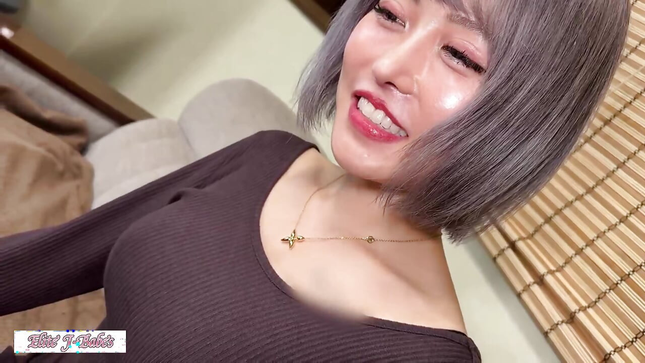 Stunning Dental Hygienist Allure Shines as Reactions Intensify During a Bold Encounter Angle