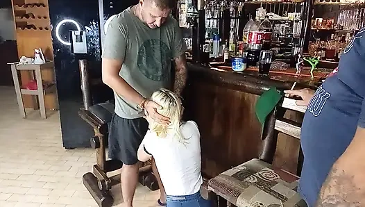 Wajah pacar dan sahabatnya dientot habis-habisan