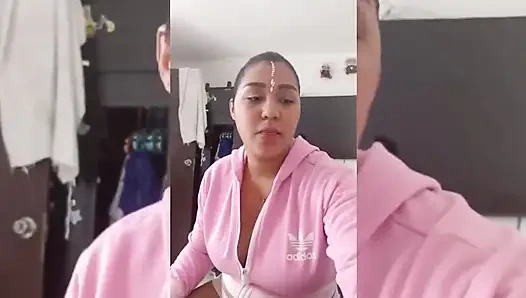 Я собираюсь отвести мою подругу в ночном клубе, чтобы она могла работать официанткой, но сначала я даю ей хороший трах раком