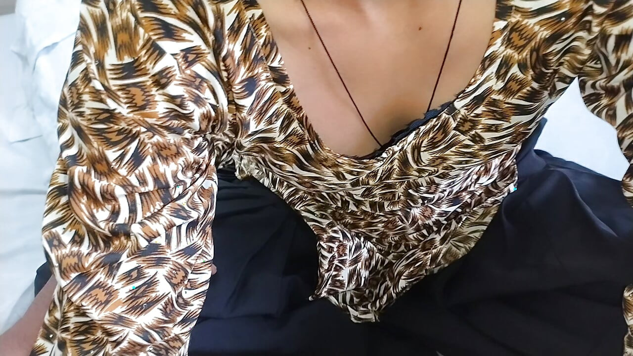 When the girlfriend did not come, the boyfriend brought the hot cute bestie, spit in the ass of Oyo bestie and inserted his thick cock into Hindi audio