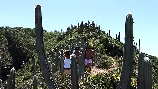 Милая мокрая киска девушки пульсирует широко, чтобы величественный жесткий начинить ее