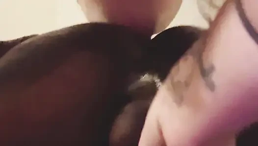 Üvey kız kardeş üvey erkek kardeşini göt dilleme ve ıslak pembe amcıkla uyandırıyor