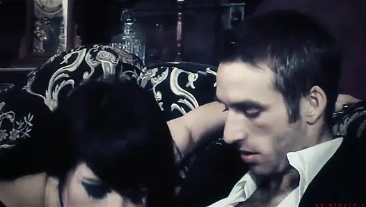 Daisy Rock трахают в ее дырку-качалку
