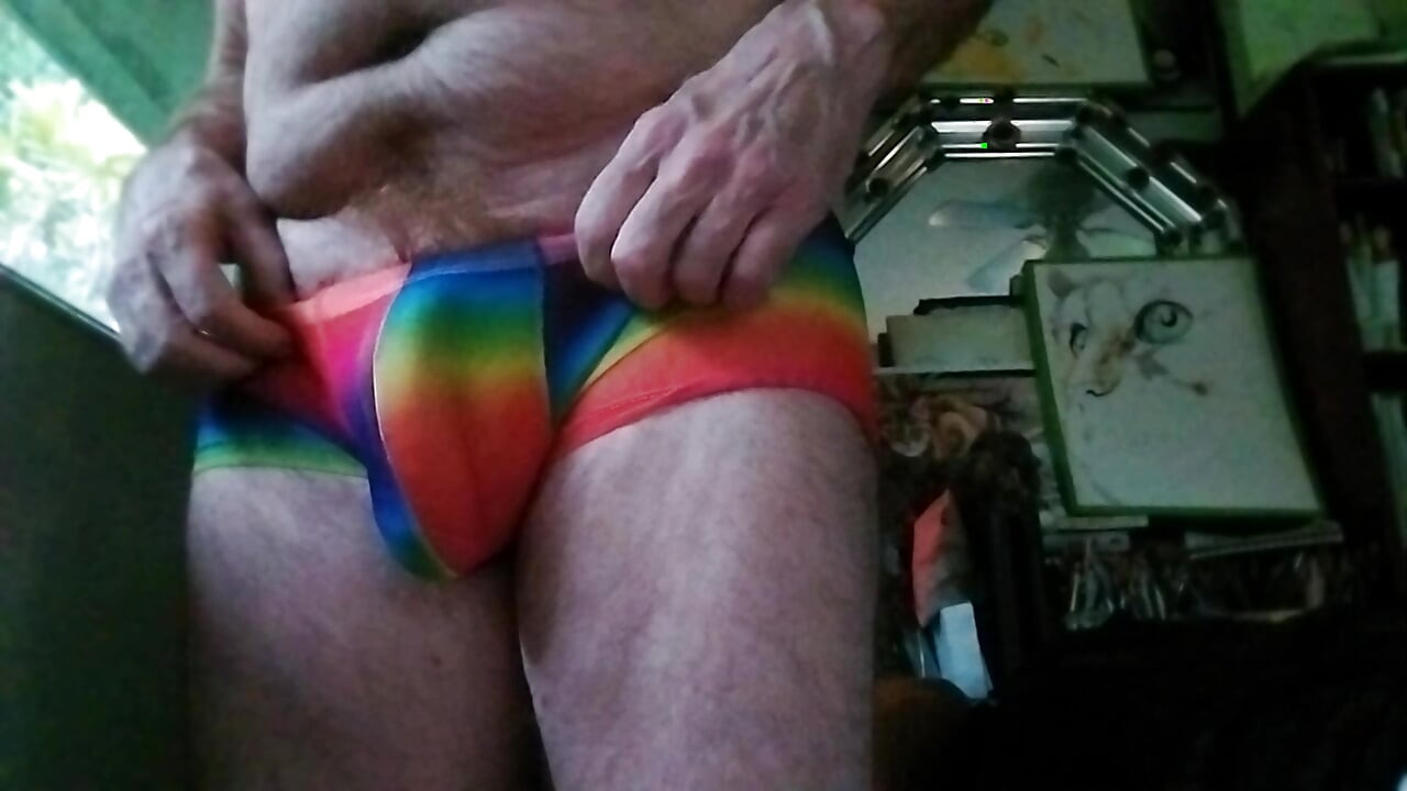 Bom pridewear