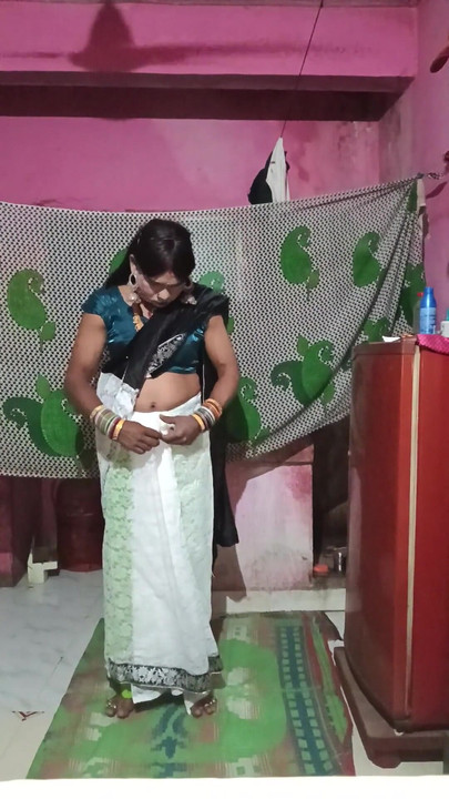 Deshi Madhuri bhabhi crasdreshing | Clip 2