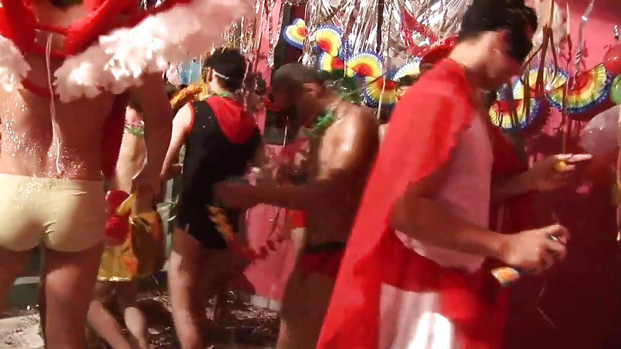 مهرجان المثليين يجعلهم أكثر قرنية