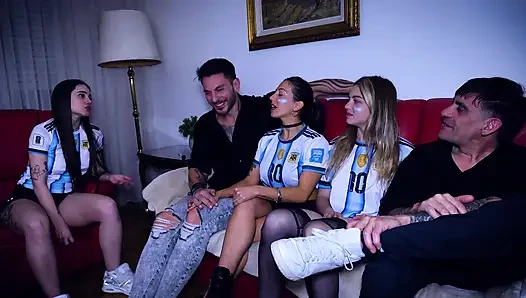 Bir arkadaşınla futbol maçını izlemek için bir araya geldiğinde ve partnerinle bir araya geldiğinde FIT-keilabassi'yi kutlamaya geldiğinde