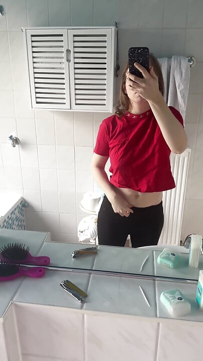 Kencing di bak mandi