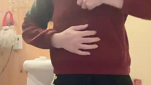 Minik Doğa Memeli Hana Banyoda Duşunu Bitiriyor