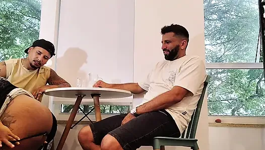 Dois Irmos Numa Entrevista Para Tiffany Montavani Sentou Pirocada Na an