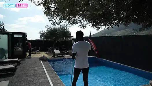 Межрасовый трах греческой горничной Алины Мелаки с большим черным членом