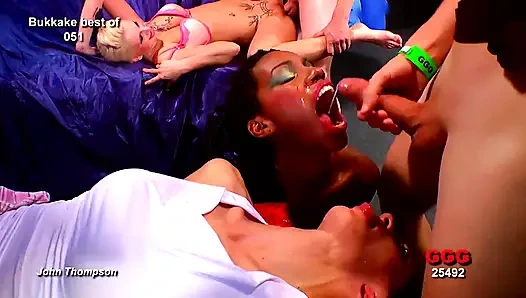 Ggg john thompson - si cewek nakal rambut pirang lagi asik nyepong kontol di pesta seks bukkake liar