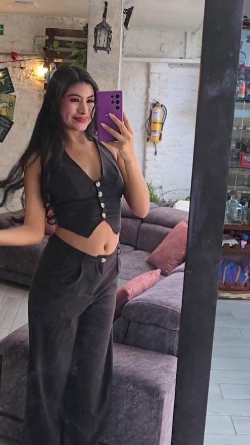 Hola mi precioso, estoy aquí amor, nos vemos por un tiempo?