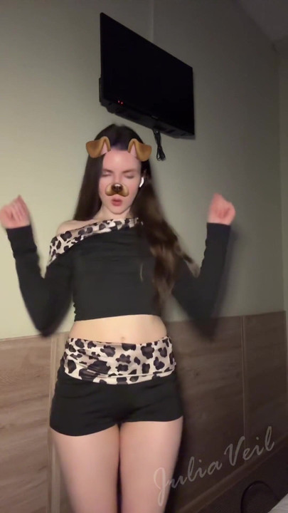 Tik Tok 모음집 8부: 섹시한 소녀 댄스, 미니 스커트, 끈 팬티, 스트립쇼, 스타킹과 긴 다리, 긴 머리 | 클립 1