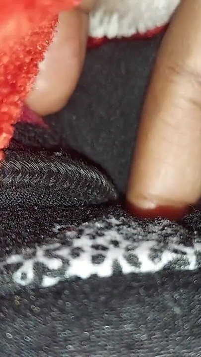 ใช้นิ้วติ้วหีกับกางเกงช่วยตัวเองผู้หญิง คลิป 2