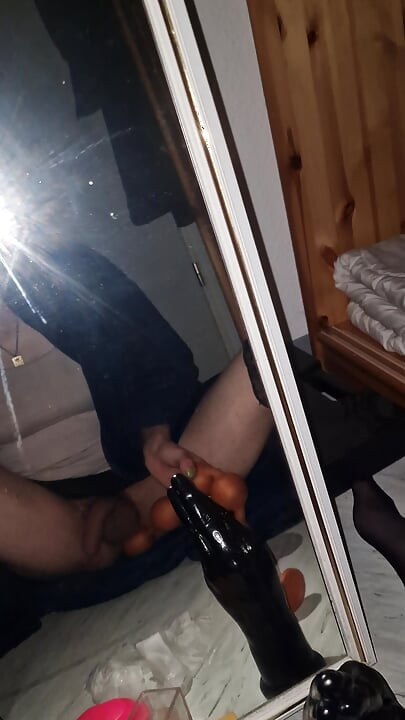 Sissy haaveilee oikeista tisseistä, ja vitun uusista leluista.