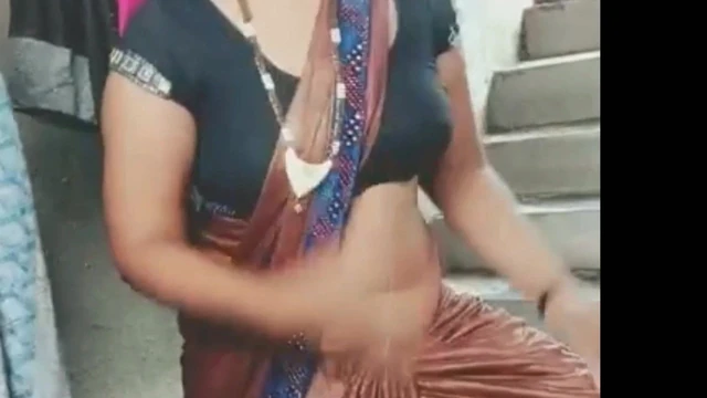 Bhabhi apne doodh dikhiya