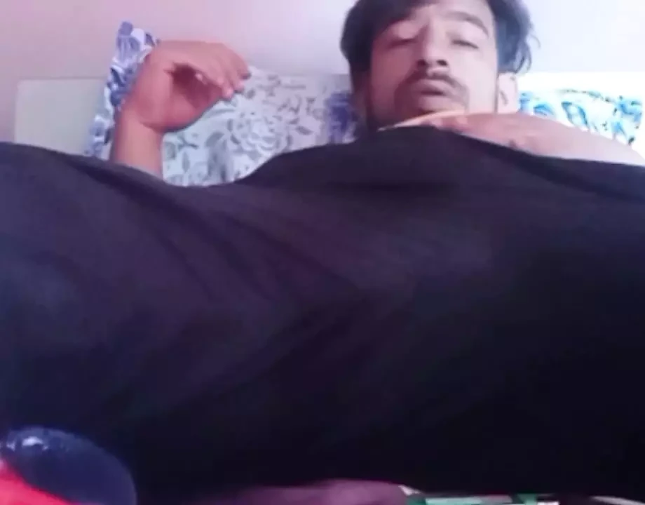 Ragazzo asiatico si masturba