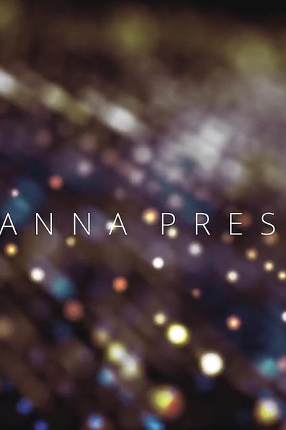 Wanilianna wanking her muff in garden