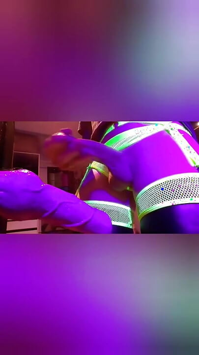 ソロのビッグペニスセクシーランジェリー