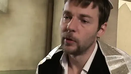 Büyük memeli harika orta yaşlı seksi kadın götünü güzelce siktiriyor