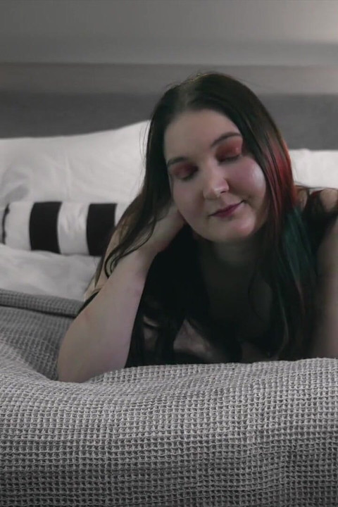 Erotic Boudoir Video Featuring Miiraonthego