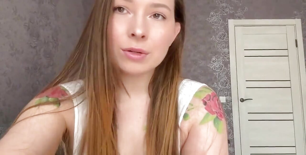 Buceta muito molhada faz sons e goza