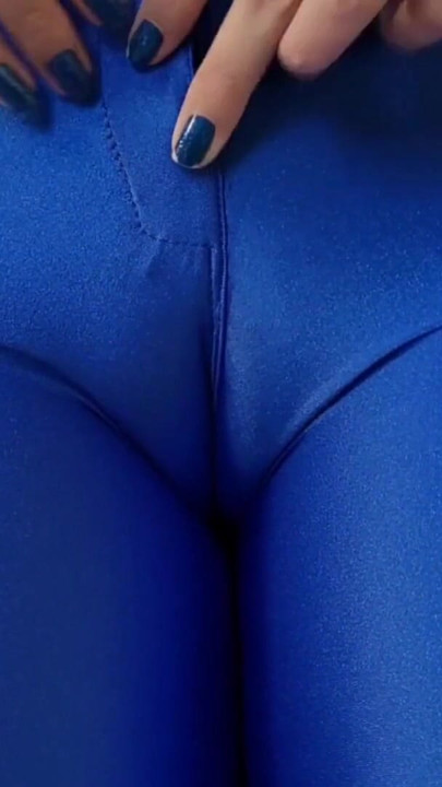 Hot big ass in leggings showing hairy cameltoe | Clip 1