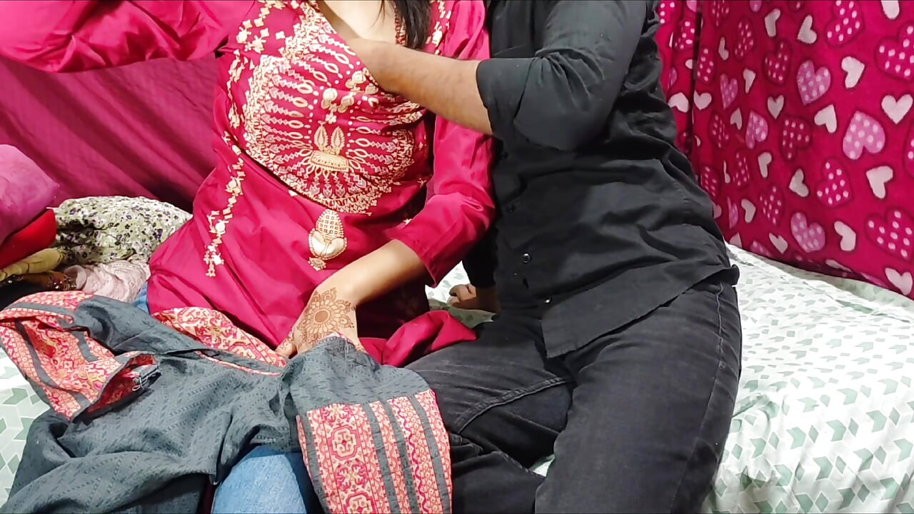 Indijska seoska žena iz hostela vara muža i dečka